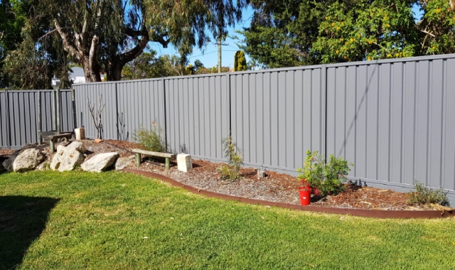 colorbond fencing pic